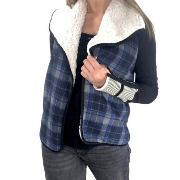Nordstrom Buffalo Plaid Wool Blend Faux Fur Vest One Size Blue Gray Casual Cozy - Picture 2 of 8